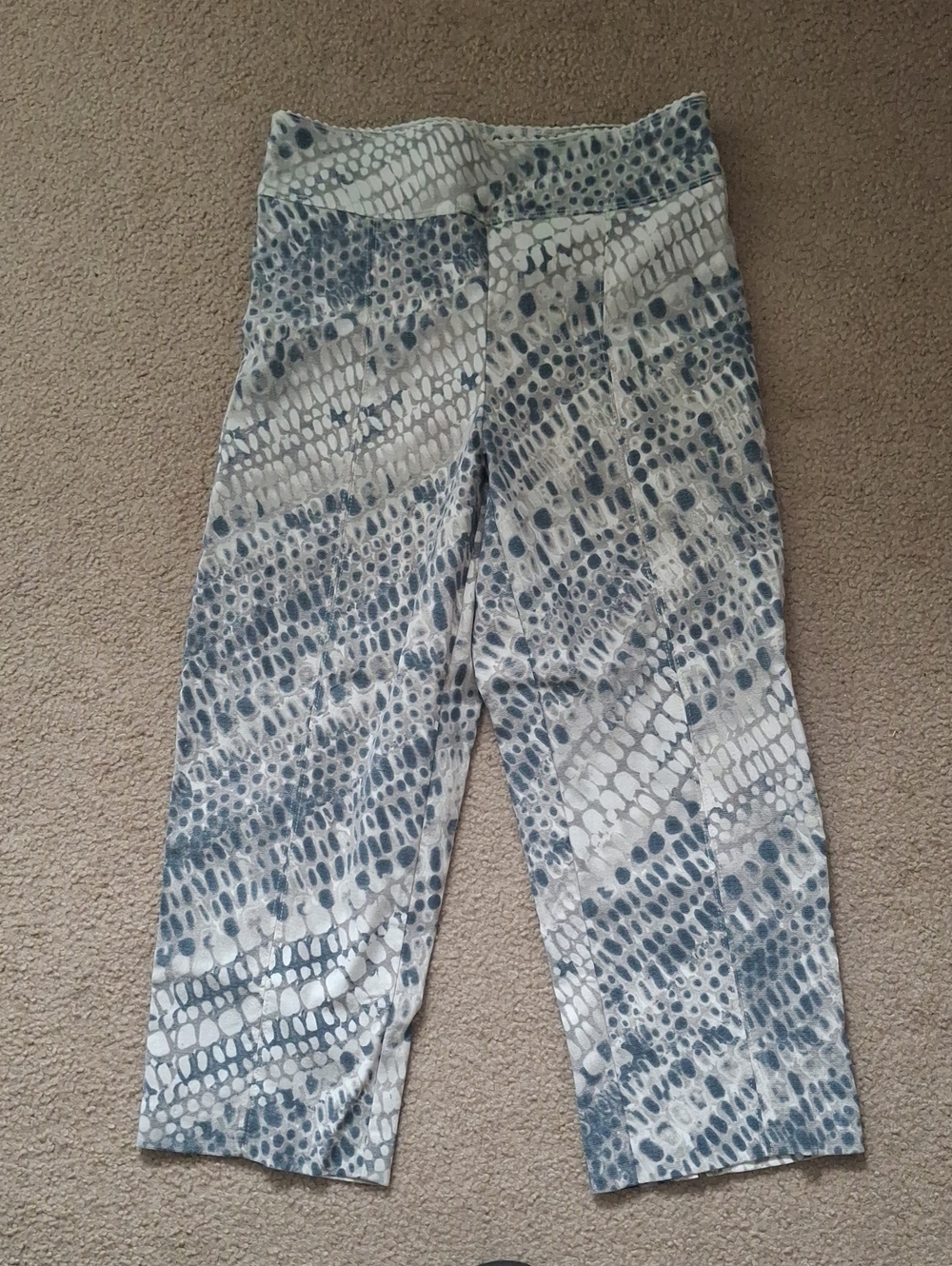 Printed High-Rise Cropped Pants - Gray/White